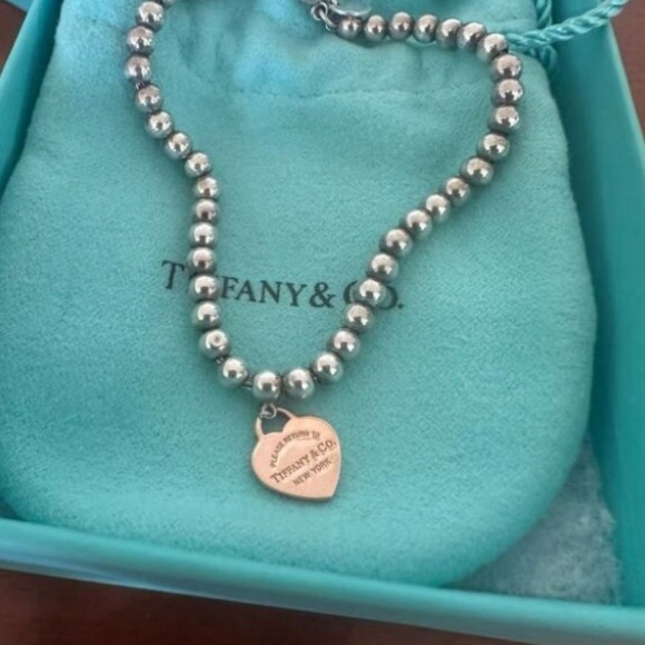 Tiffany & Co. Chic Heart Tag Chain Bracelet - Picture 1 of 5